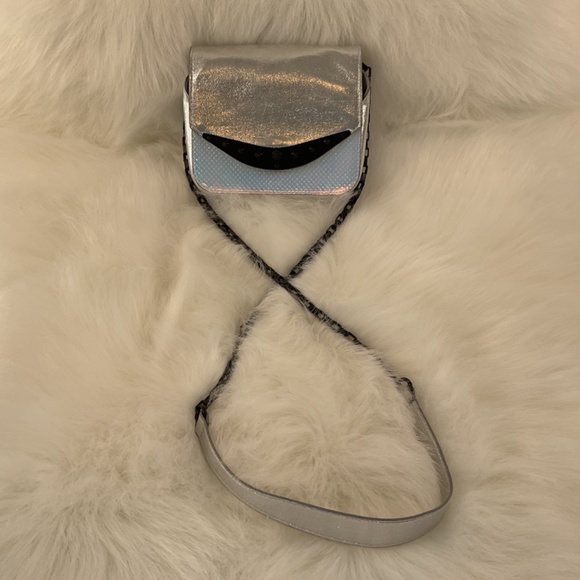 NWOT Circus Sam Edelman Metallic Silver Purse/Black Chain Crossbody Strap/Clutch - Picture 3 of 14